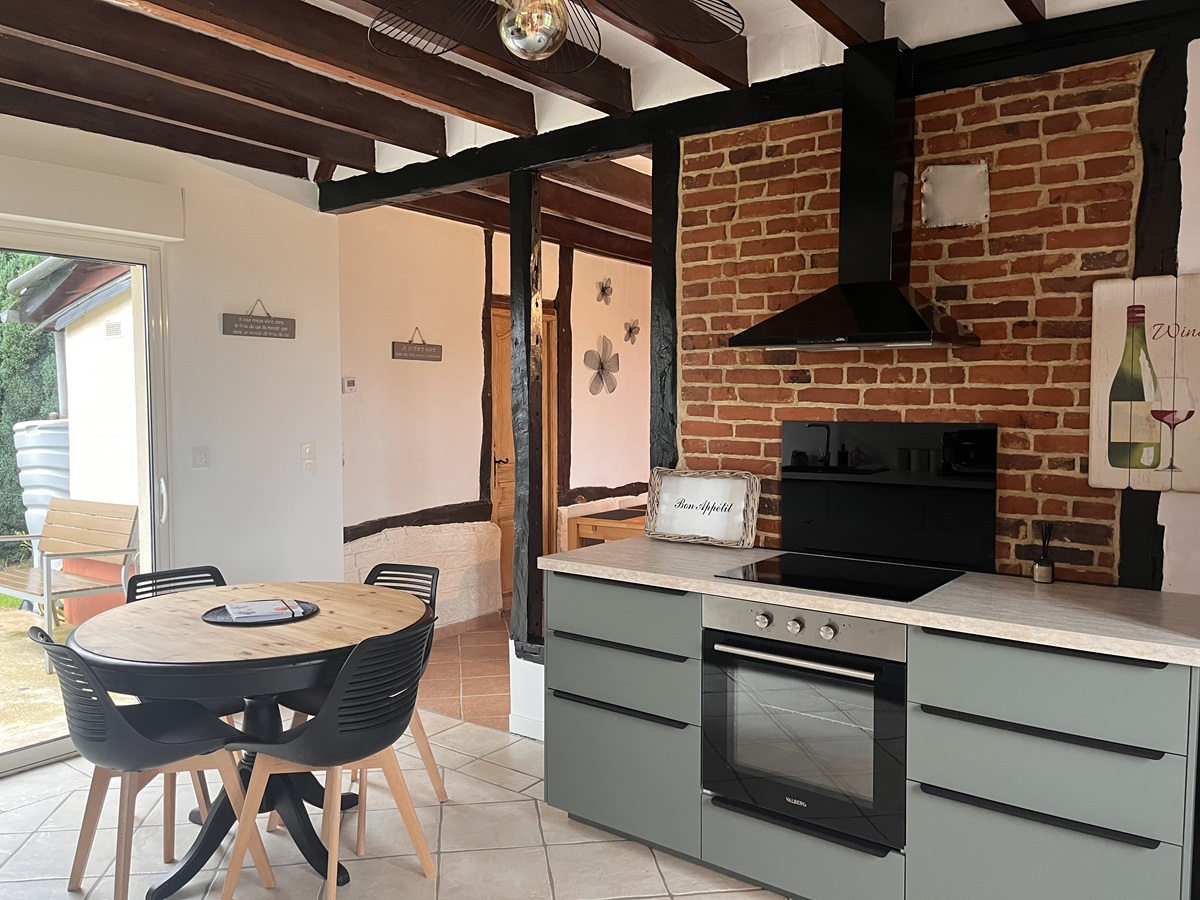 Gite-six-personnes-vieux-manoir-copyright-Maison-du-centre--6-