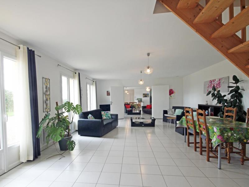 G4065-08027648b7ef4914a9a2d74088e29b43