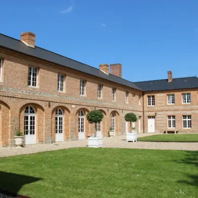 Domaine de Bois-Héroult avec son château, son parc, son Grand Commun, son Colombier 