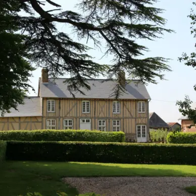 Domaine de Bois-Héroult avec son château, son parc, son Grand Commun, son Colombier 