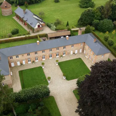 Domaine de Bois-Héroult avec son château, son parc, son Grand Commun, son Colombier 