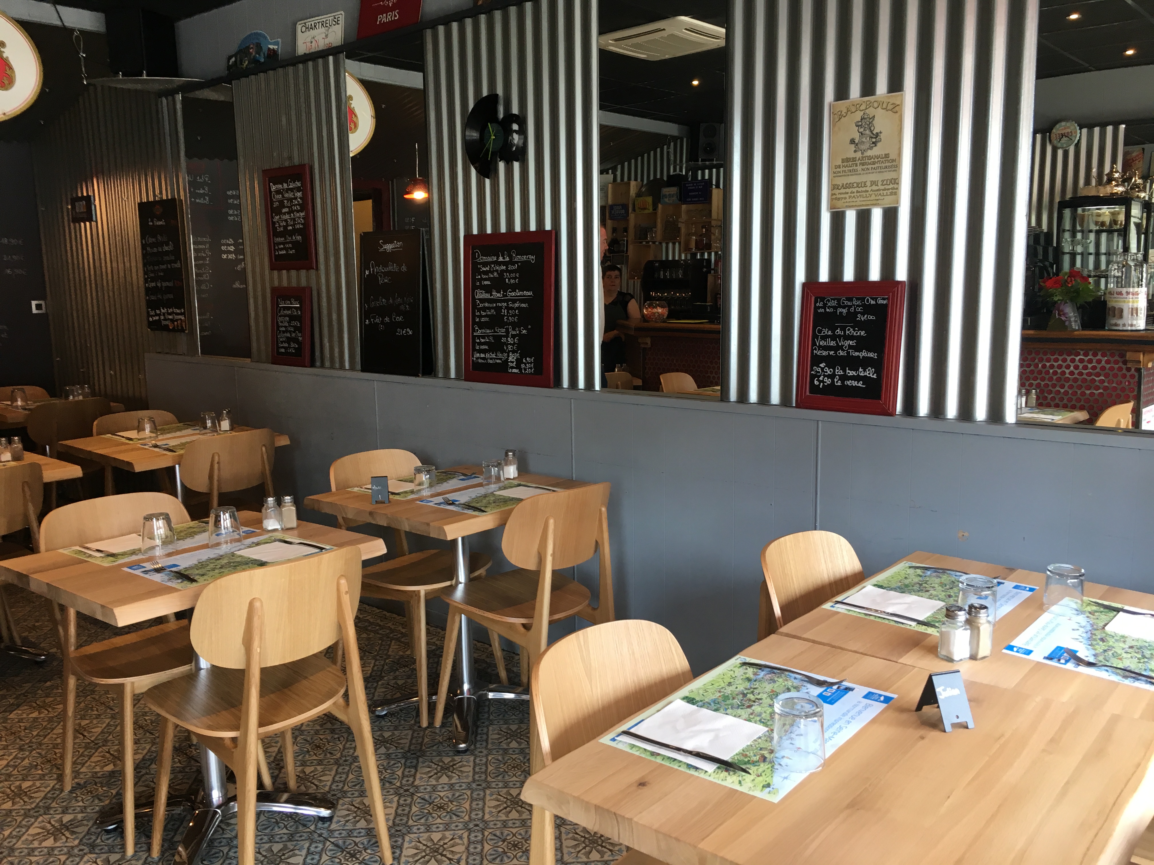 Le Bouche à Oreille
