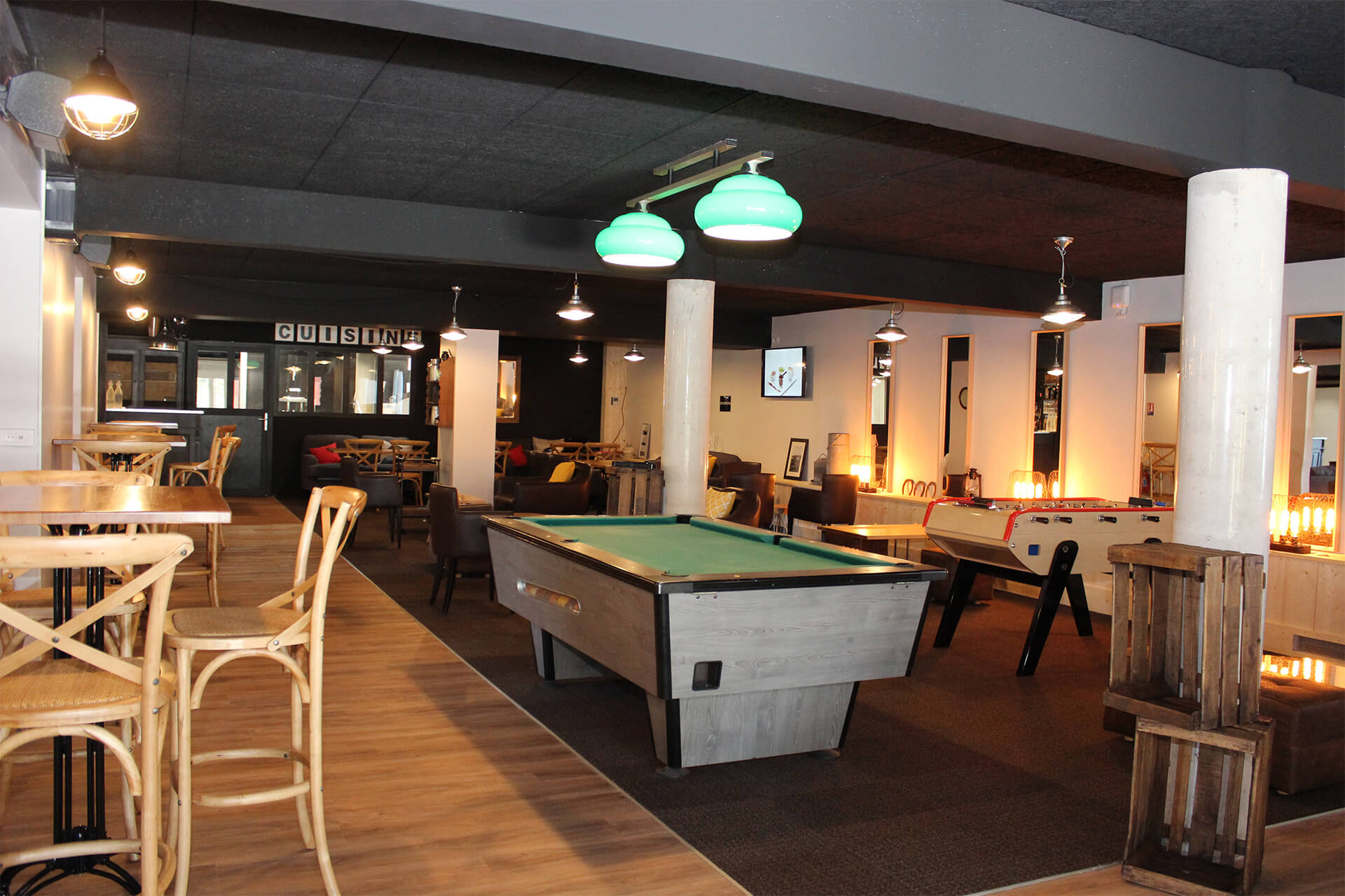 jeux-gratuits-billard-babyfoot-lounge-coworking-restaurant-clos-vaupaliere