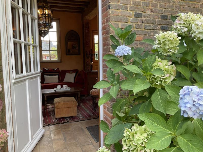 G4025-b5d3daba2ebe4cc5a619f0203b3ec07a