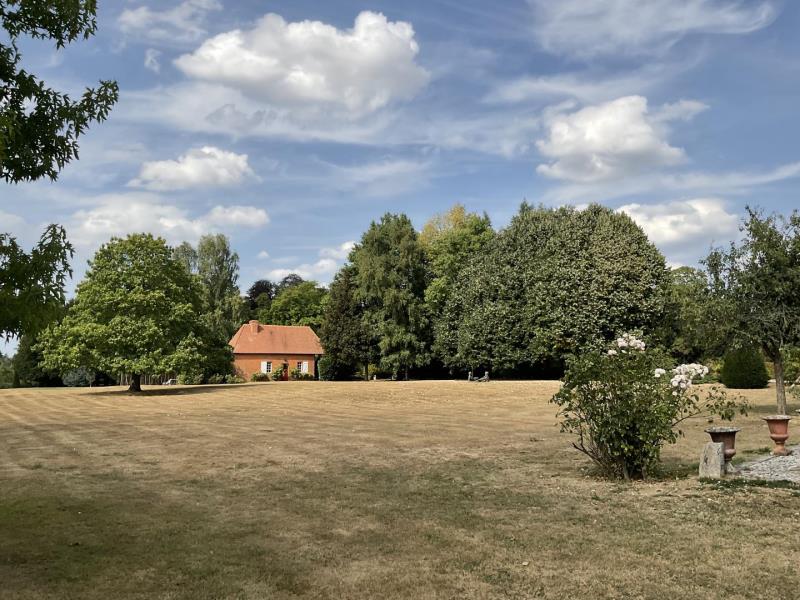 G4025-c36950cd615143e8a331268abd8a948c