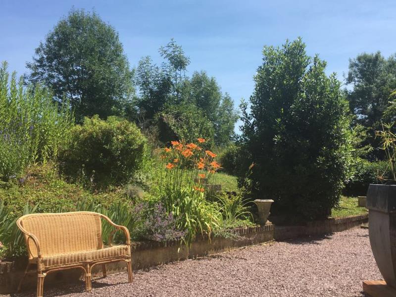 G4072-5c4af2fd210145d7901fa0693bf0bc22