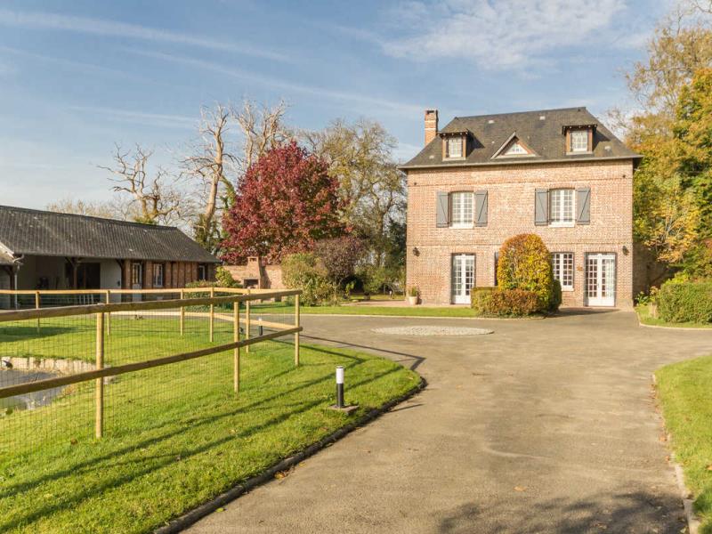 G4117-a8bd8a483d984363aaa13b9fd480a56f