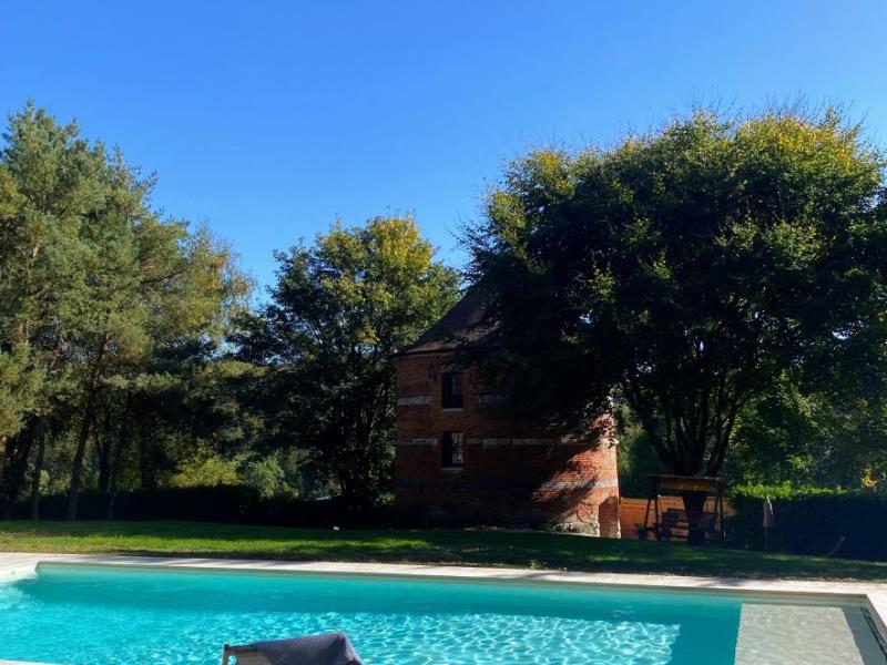 G4128-5207f09415074f78861c354c71c4aca1