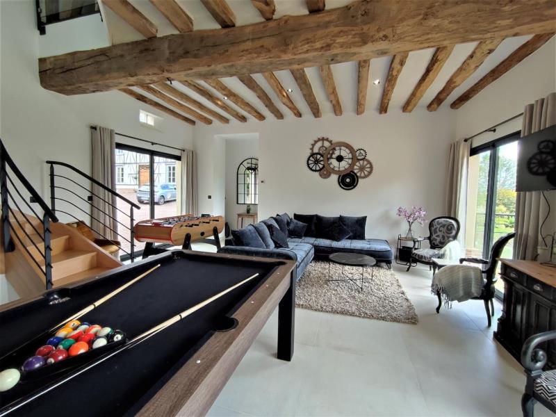 G4146-c3b20085ef7a47418c708a9a5a81f4af