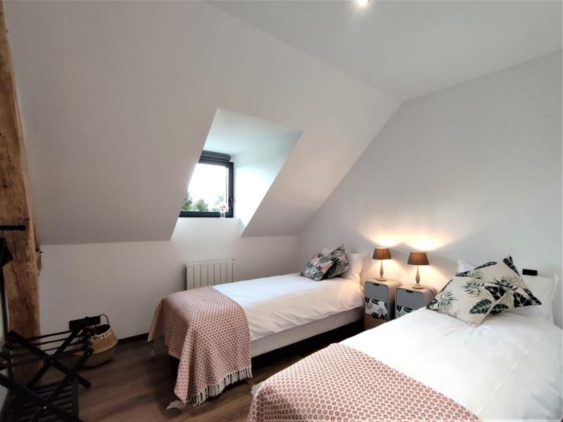 G4146-c32b4c5c3fdb49f3a27c7bf1e472d1e7