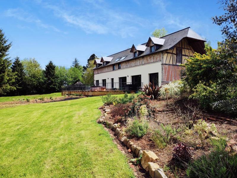 G4146-cae2ba22bf114f568d787b2e69f6eb40