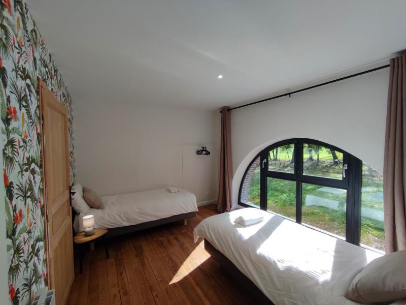 G4149-24ae3208f02547f5aba8759814a51d47