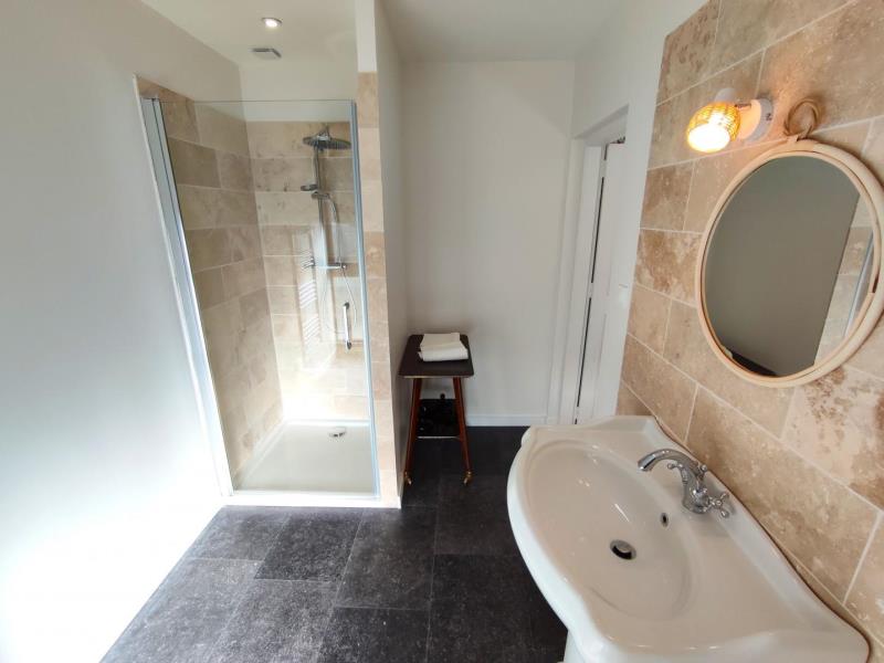 G4149-7907d4ee4f7040a485423b4e20774573