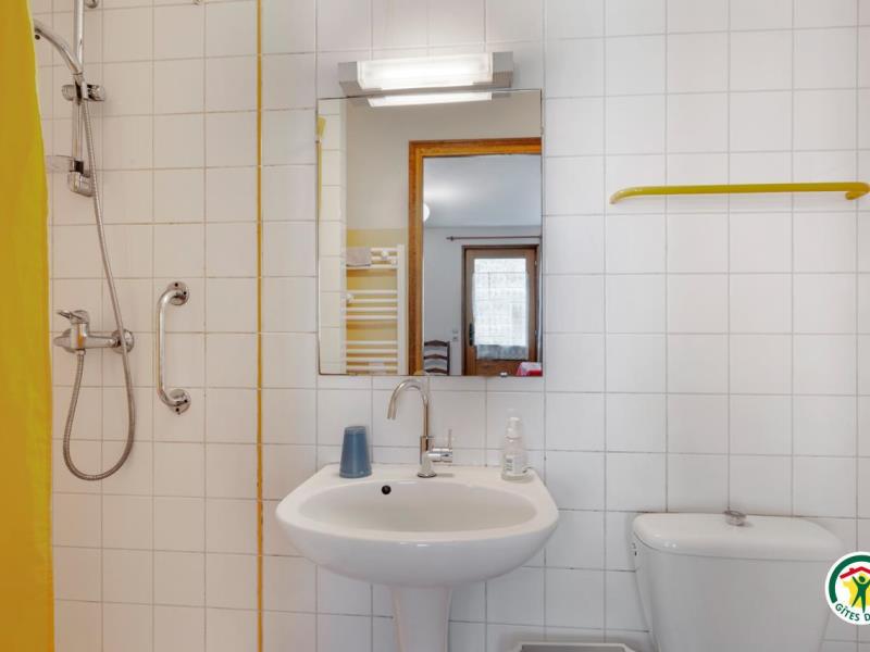 G24058-8e435bff99c342f29257cd0d00f4cfb8