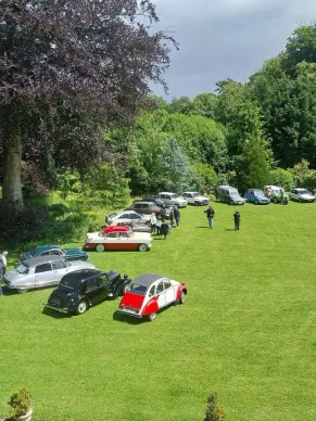 Salon auto rétro au Château de Bracquetuit