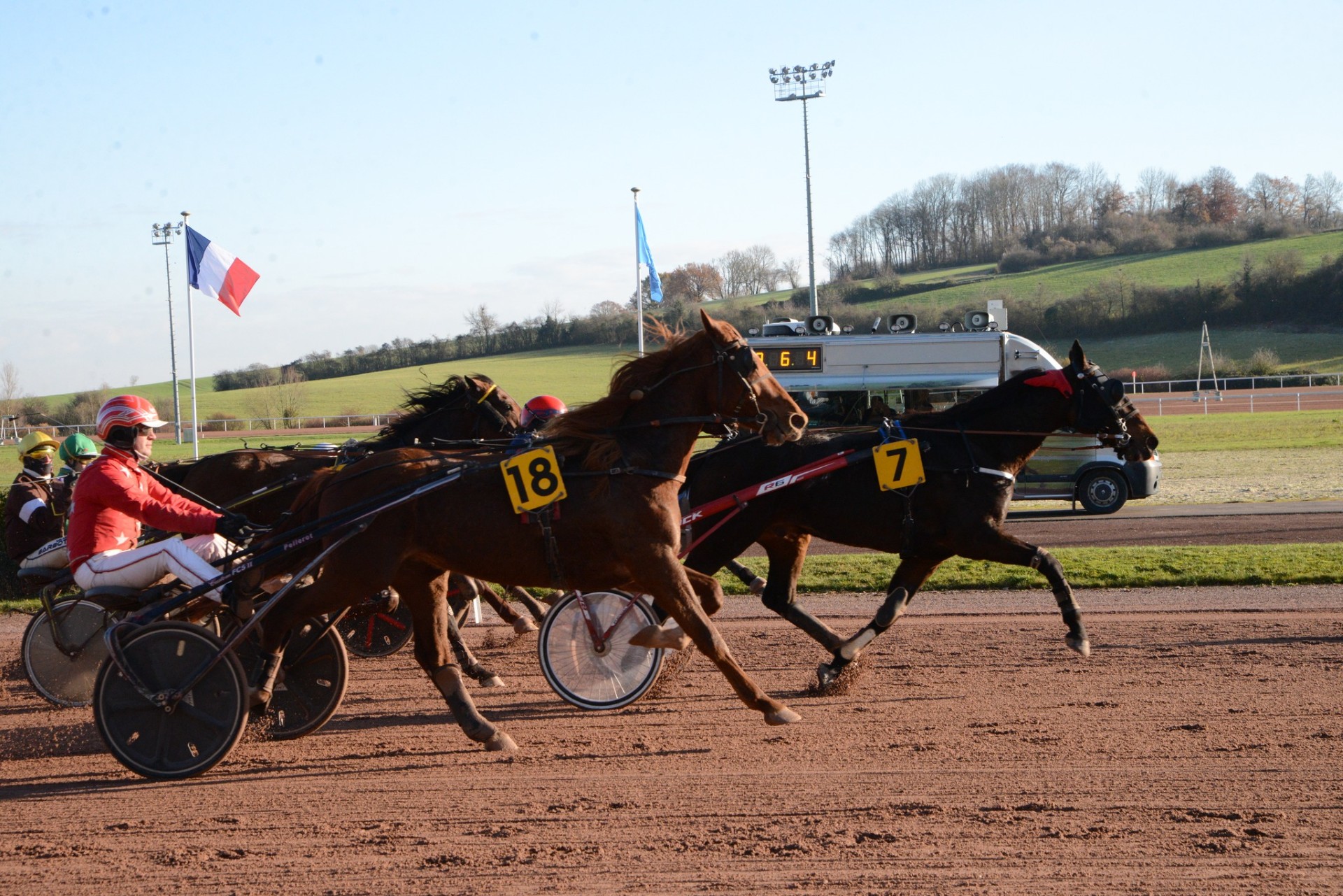 Courses hippiques à l'hippodrome de Mauquenchy