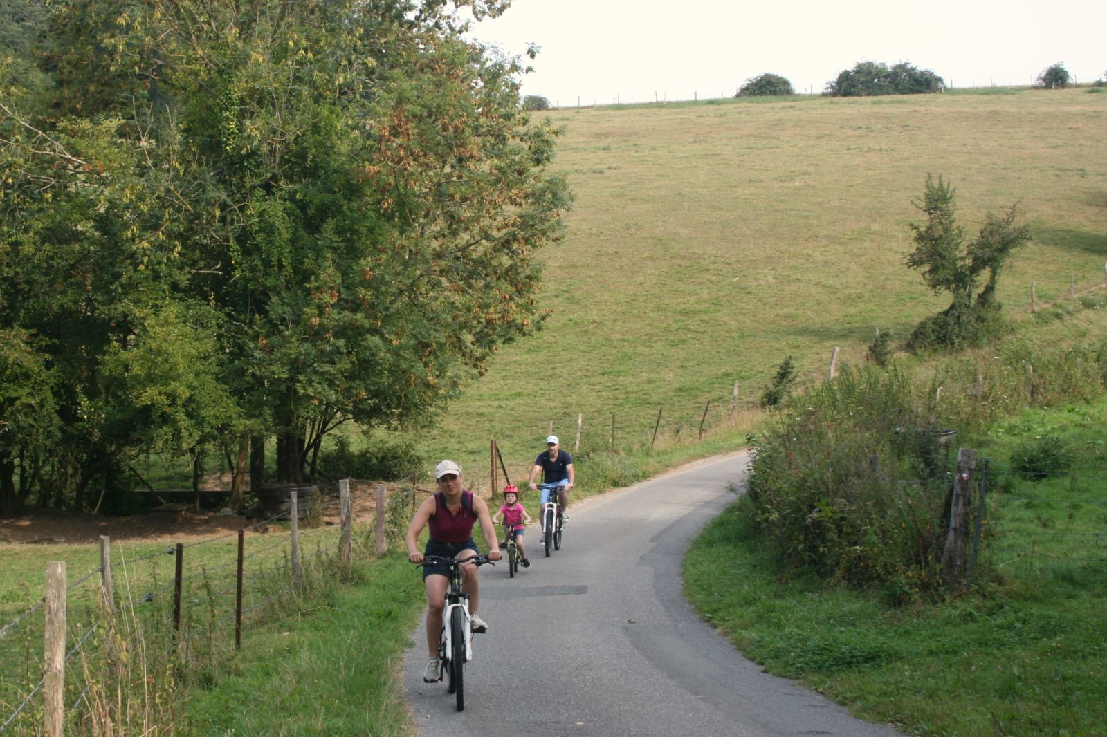 vélo en famille à la campagne