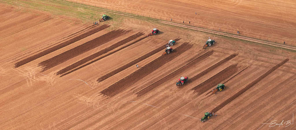 Concours de labour ou de moissonneuses